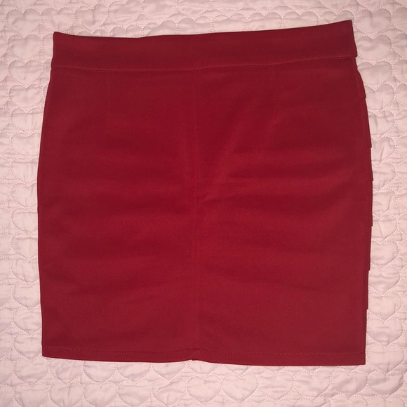 Red “Amisu” mini skirt - Picture 2 of 3